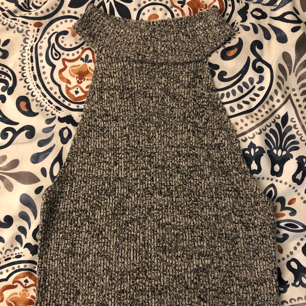 Sleeveless turtleneck crop top